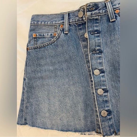 Levi’s Skirt - Picture 4 of 7